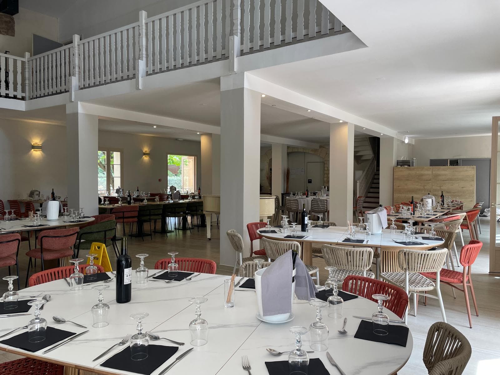 Salle du restaurant Garriga, service du soir